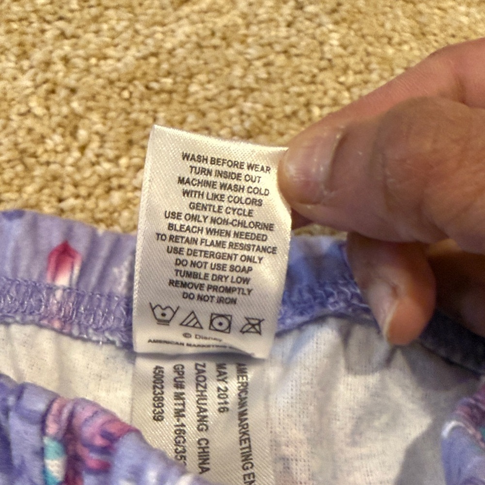 Frozen Kids Pajamas set. Purple. Hardly wore. Size 6. Collar with design. - Picture 11 of 15